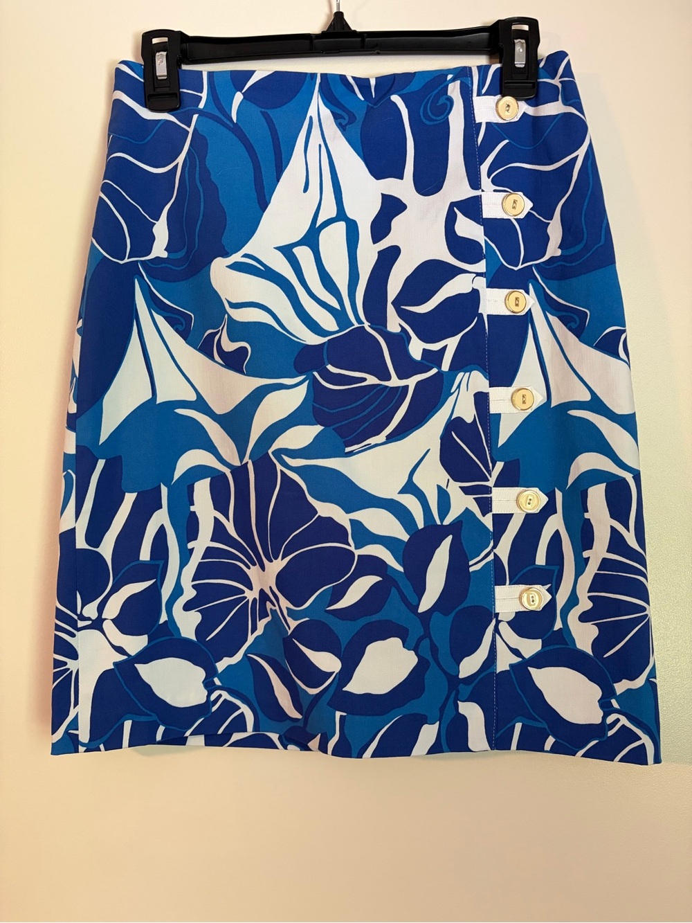 J. McLaughlin Blue White Tropical Print Pencil Skirt Gold Buttons Lined Size 4